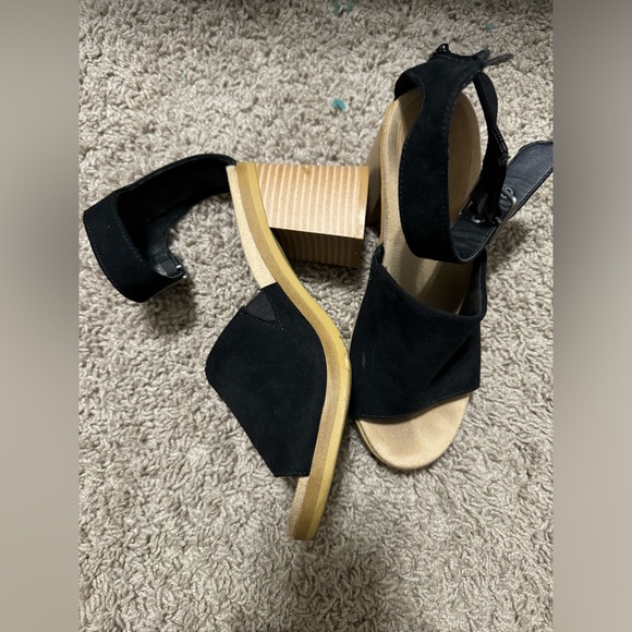 {WONDERLY} Shirah Heel Sandals - Picture 4 of 7